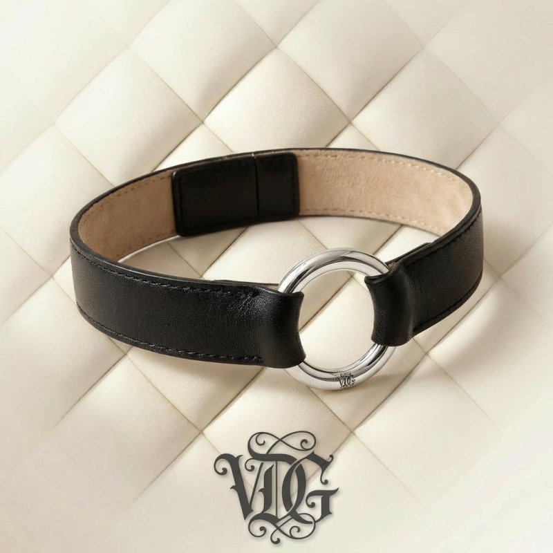 Collier "Soumission Élégante"